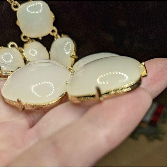 Gorgeous Vintage milky white glass stone statement necklace - Picture 9 of 14